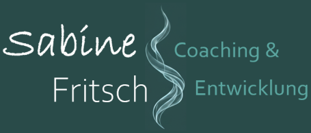Logo mit geschwungenem Symbol. Sabine Fritsch Coaching & Entwicklung